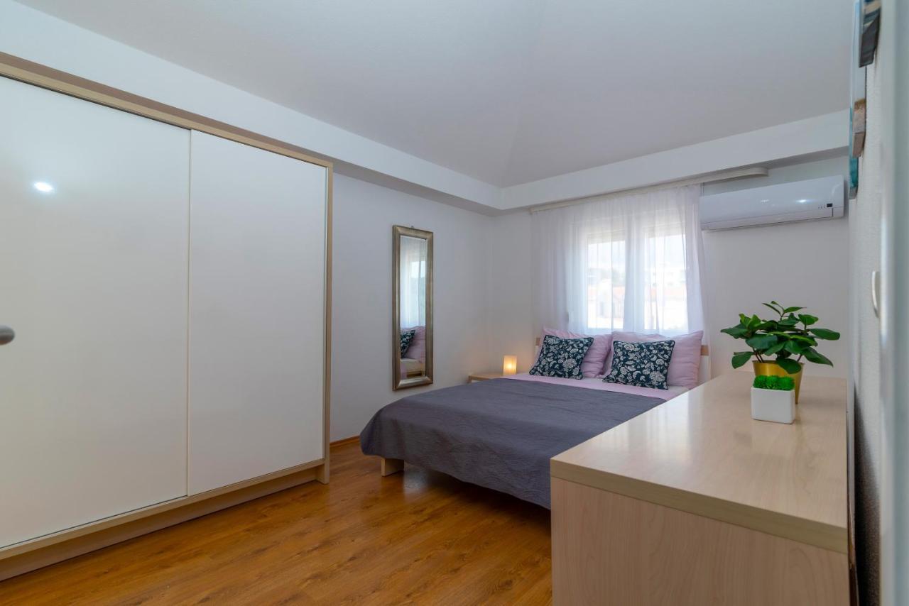 Apartment Angela Trogir Eksteriør bilde