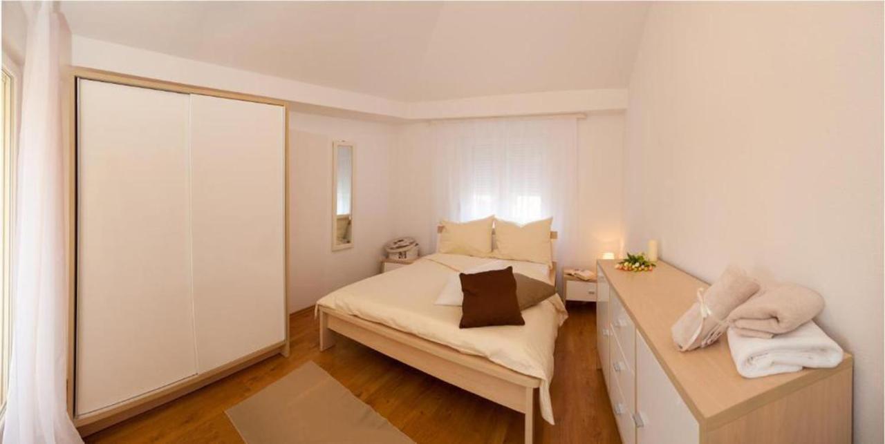 Apartment Angela Trogir Eksteriør bilde