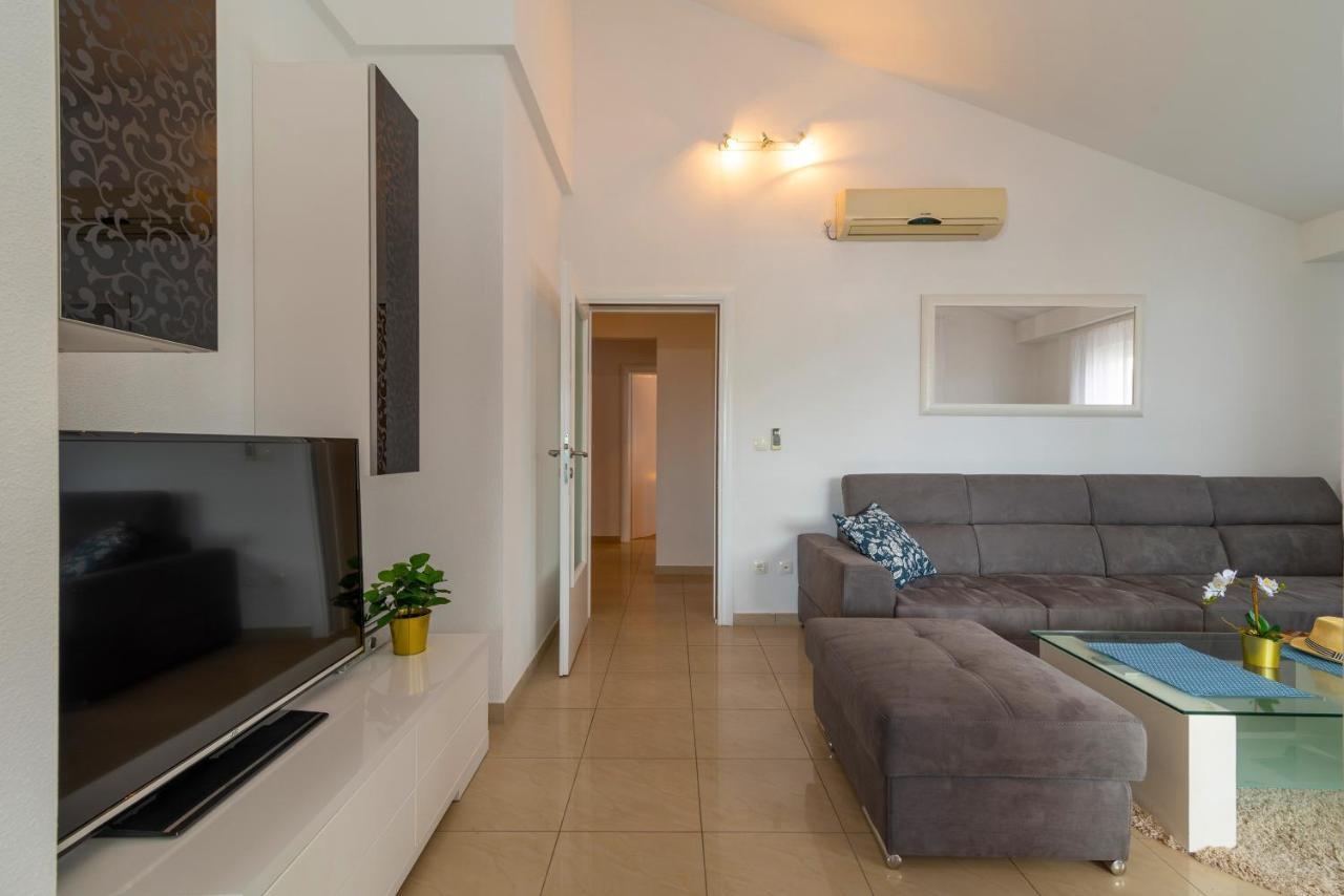Apartment Angela Trogir Eksteriør bilde